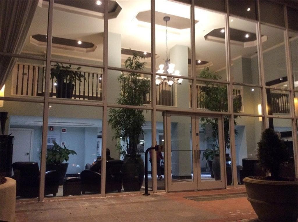 1 bedroom, 837 sq ft condominium sold at 2479 Peachtree Road 806, Atlanta, GA 30305