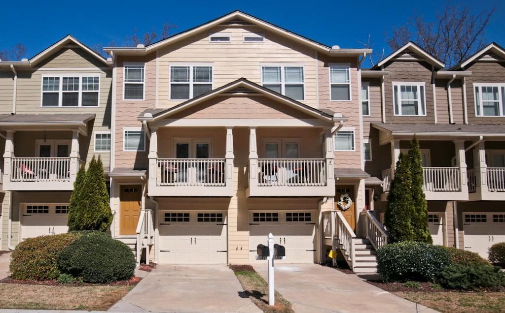 3 bedroom, 1,326 sq ft townhouse sold at 1453 Liberty Parkway, Atlanta, GA 30318
