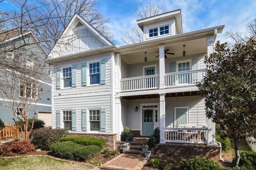 4 bedroom, 2,800 sq ft single family residence sold at 1613 Duncan Drive, Atlanta, GA 30318