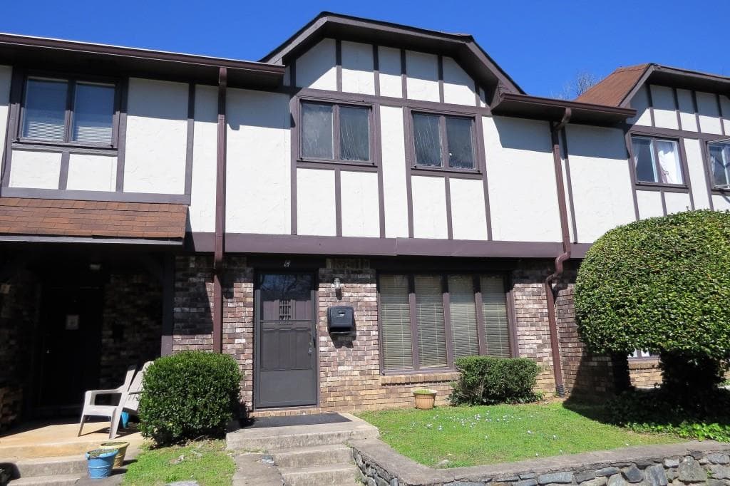 3 bedroom, 1,344 sq ft condominium sold at 1809 Ashborough Circle C, Marietta, GA 30067