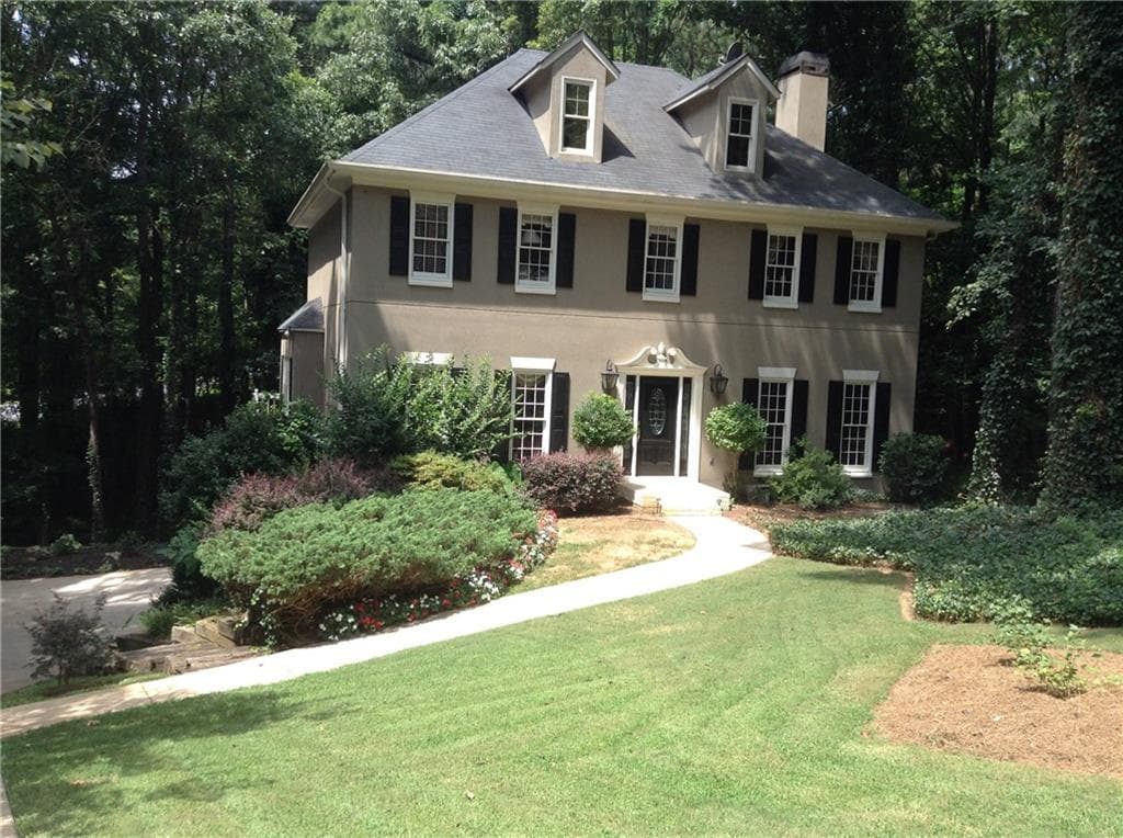 4 bedroom, 2,286 sq ft single family residence sold at 9305 Bluejack Lane, Roswell, GA 30076