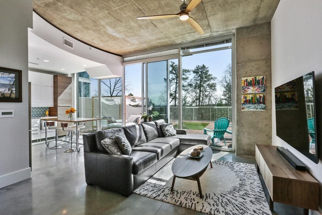1 bedroom, 870 sq ft condominium sold at 3300 Windy Ridge Parkway 516, Atlanta, GA 30339
