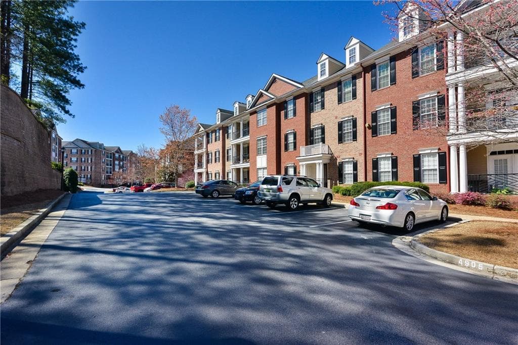 2 bedroom, 1,709 sq ft condominium sold at 4950 Ivy Ridge Drive 103, Atlanta, GA 30339