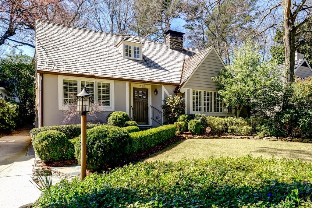 4 bedroom, 2,911 sq ft single family residence sold at 2802 Alpine Road, Atlanta, GA 30305