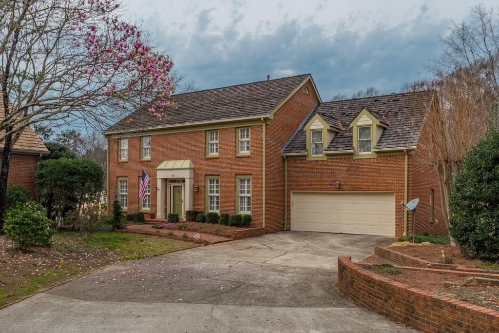 4 bedroom, 3,832 sq ft single family residence sold at 255 Tenth Fairway, Roswell, GA 30076