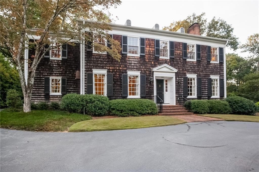 4 bedroom, 3,882 sq ft single family residence sold at 3401 Pinestream Road, Atlanta, GA 30327