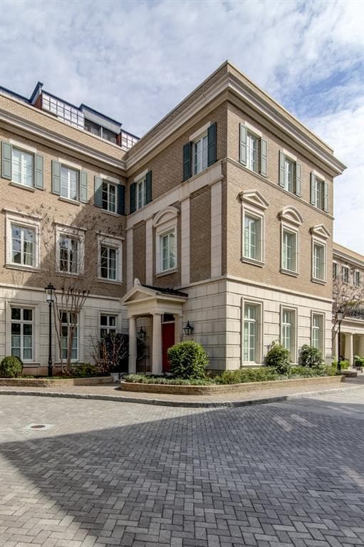 4 bedroom, 6,408 sq ft townhouse sold at 2440 Peachtree Road 16, Atlanta, GA 30305