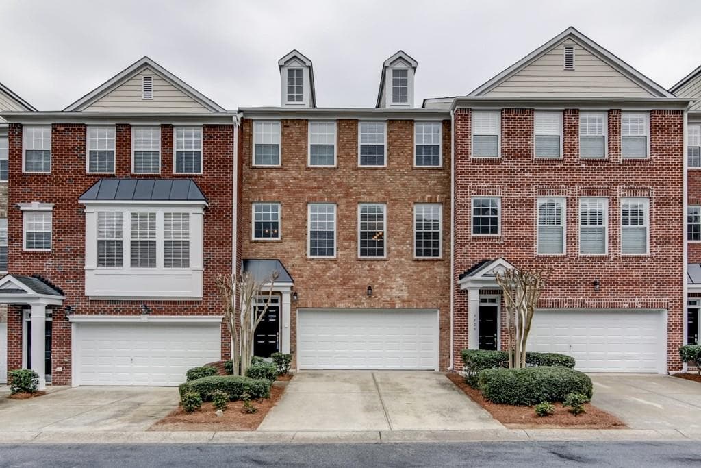 3 bedroom, 2,470 sq ft townhouse sold at 3823 Chattahoochee Summit Drive 6, Atlanta, GA 30339