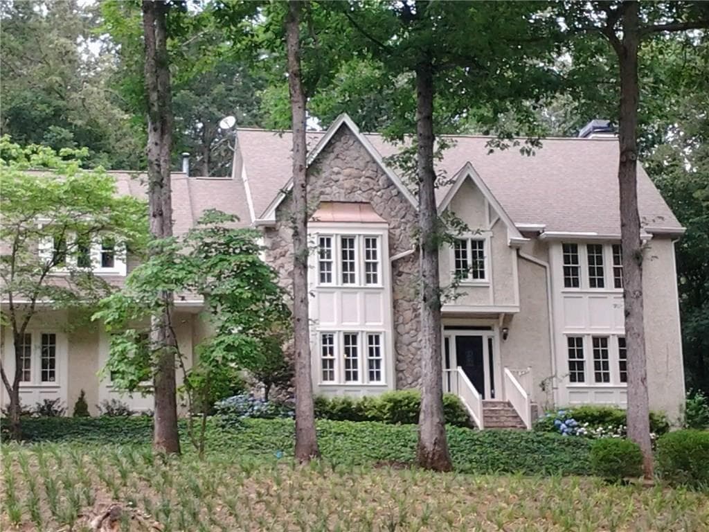 4 bedroom, 5,176 sq ft single family residence sold at 2260 River Cliff Drive, Roswell, GA 30076