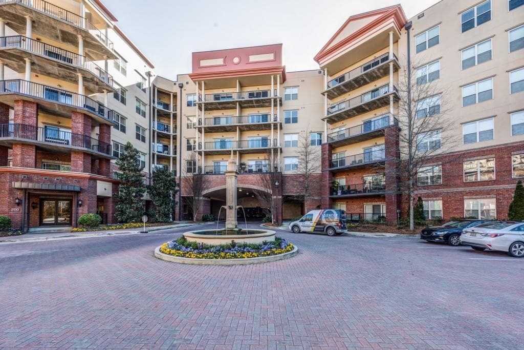 1 bedroom, 950 sq ft condominium sold at 200 River Vista Drive 232, Atlanta, GA 30339