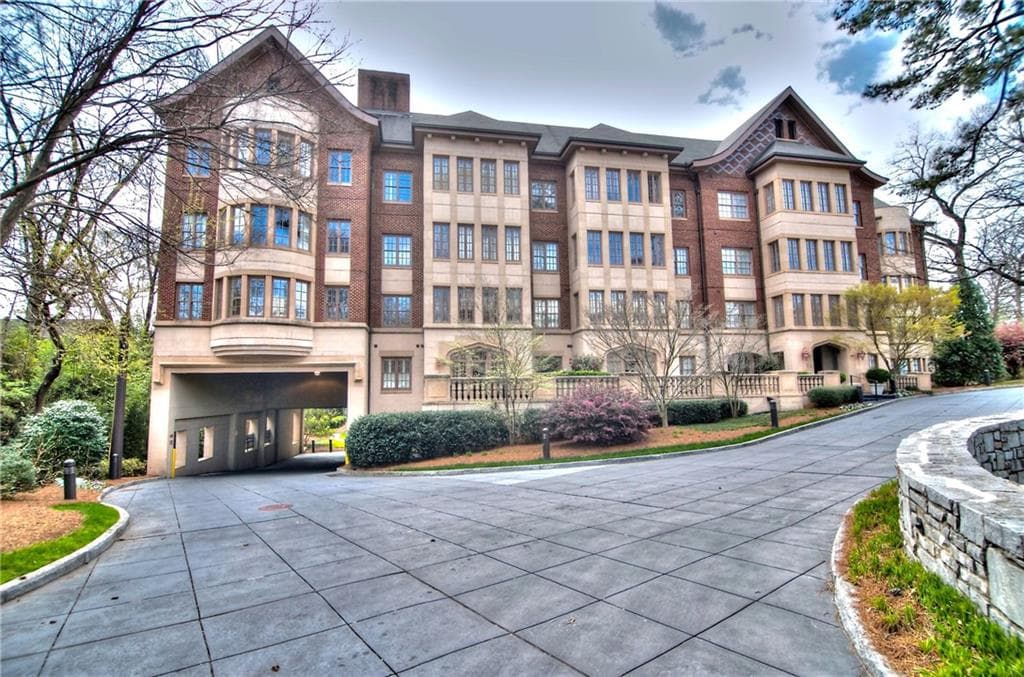 2 bedroom, 1,672 sq ft condominium sold at 1717 N Decatur Road 115, Atlanta, GA 30307