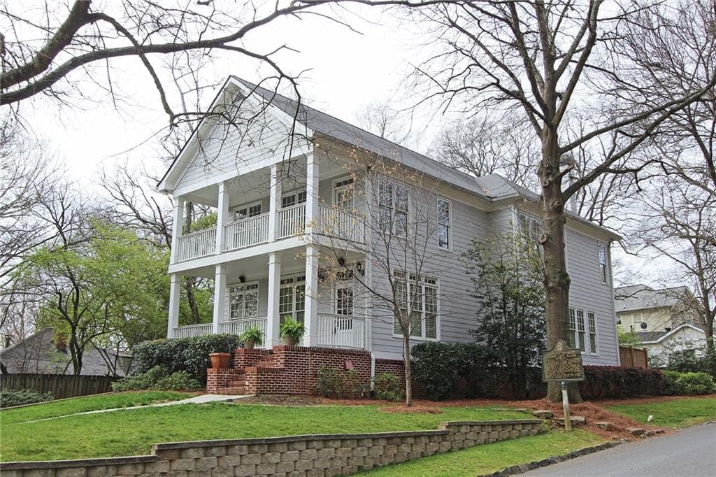 3 bedroom, 2,832 sq ft single family residence sold at 1764 Defoor Avenue, Atlanta, GA 30318
