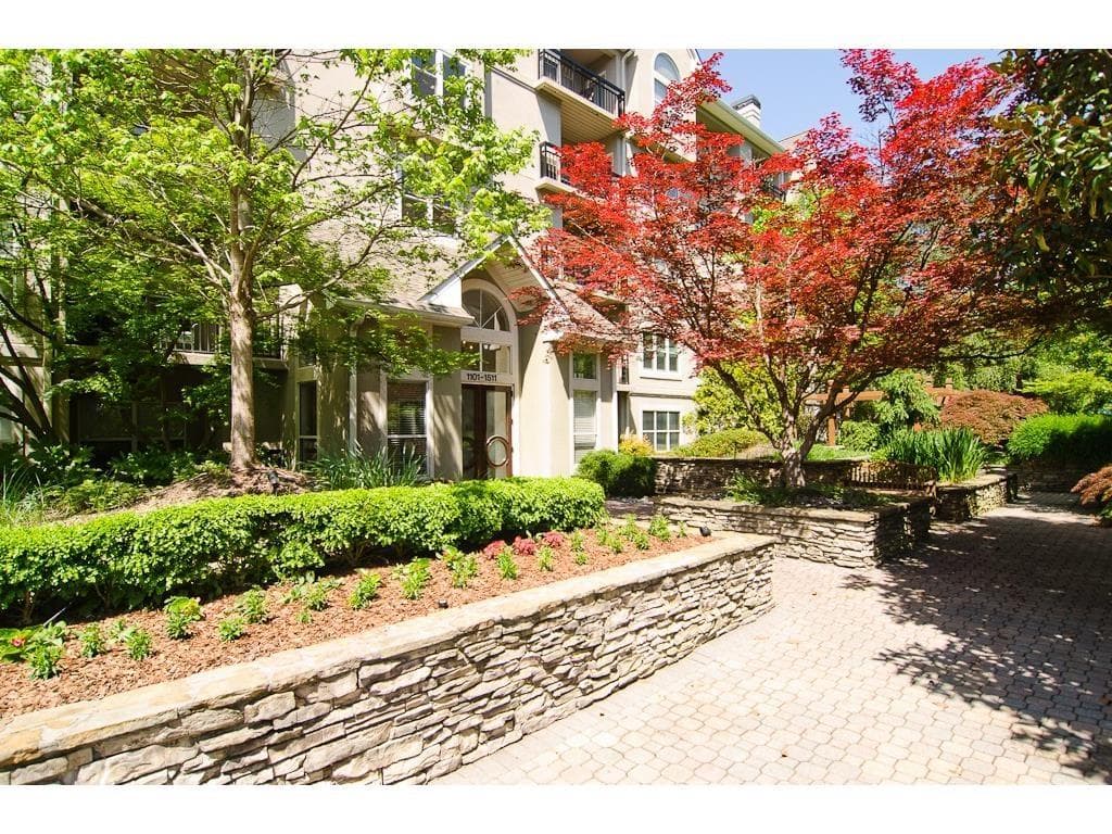 2 bedroom, 1,300 sq ft condominium sold at 1211 River Green Drive, Atlanta, GA 30327