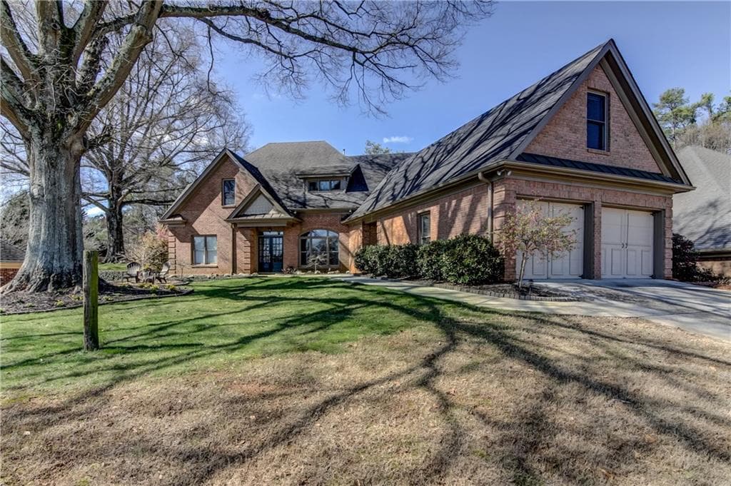 3 bedroom, 3,128 sq ft single family residence sold at 1025 Grace Hill Drive, Roswell, GA 30075