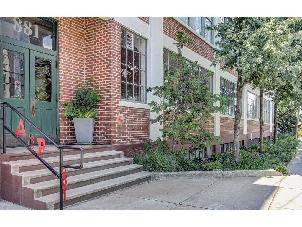 1 bedroom, 883 sq ft condominium sold at 881 Memorial Drive 213, Atlanta, GA 30316