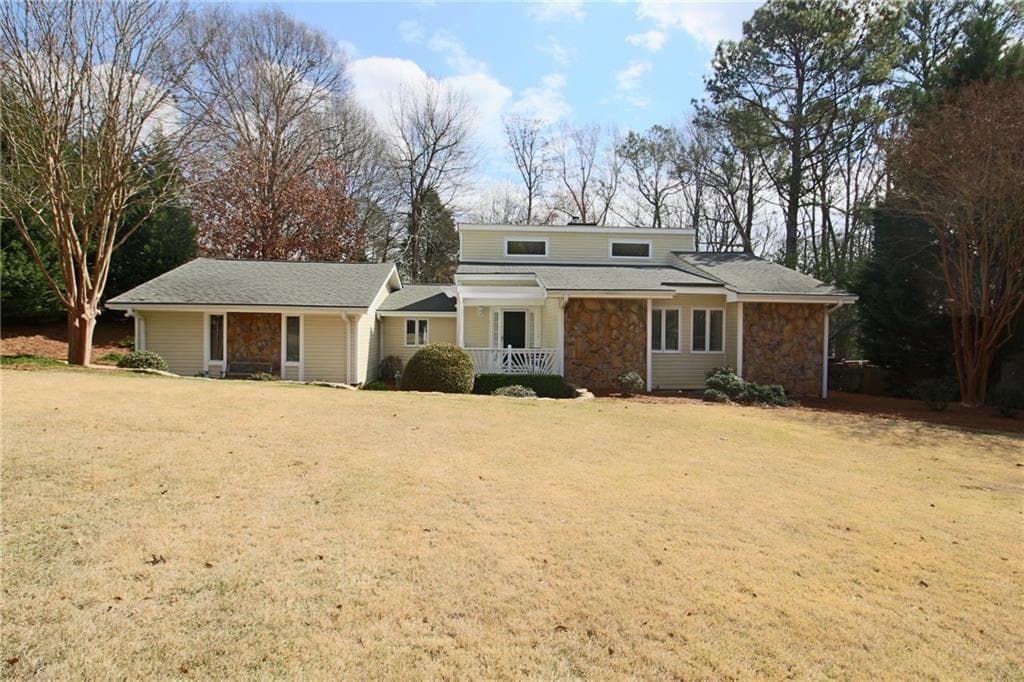 3 bedroom, 1,326 sq ft single family residence sold at 545 Tollwood Drive, Roswell, GA 30075