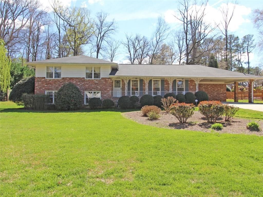 4 bedroom, 2,521 sq ft single family residence sold at 2333 Academy Court, Atlanta, GA 30345