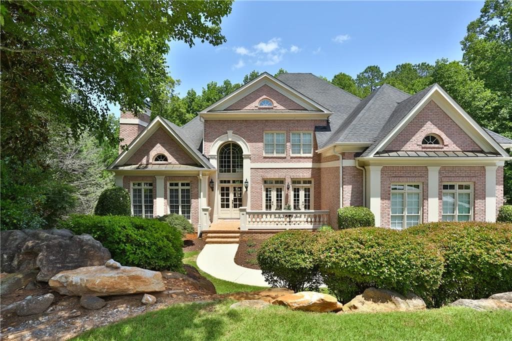 5 bedroom, 5,351 sq ft single family residence sold at 3323 Chipping Wood Court, Alpharetta, GA 30004