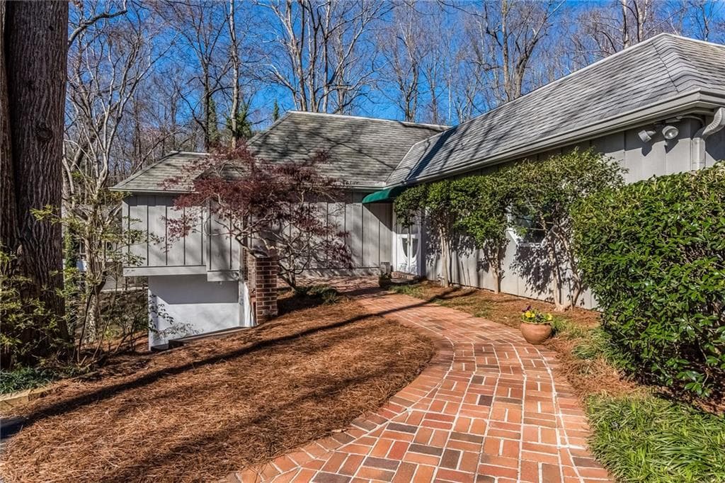5 bedroom, 4,991 sq ft single family residence sold at 5530 W Idlewood Lane, Atlanta, GA 30327