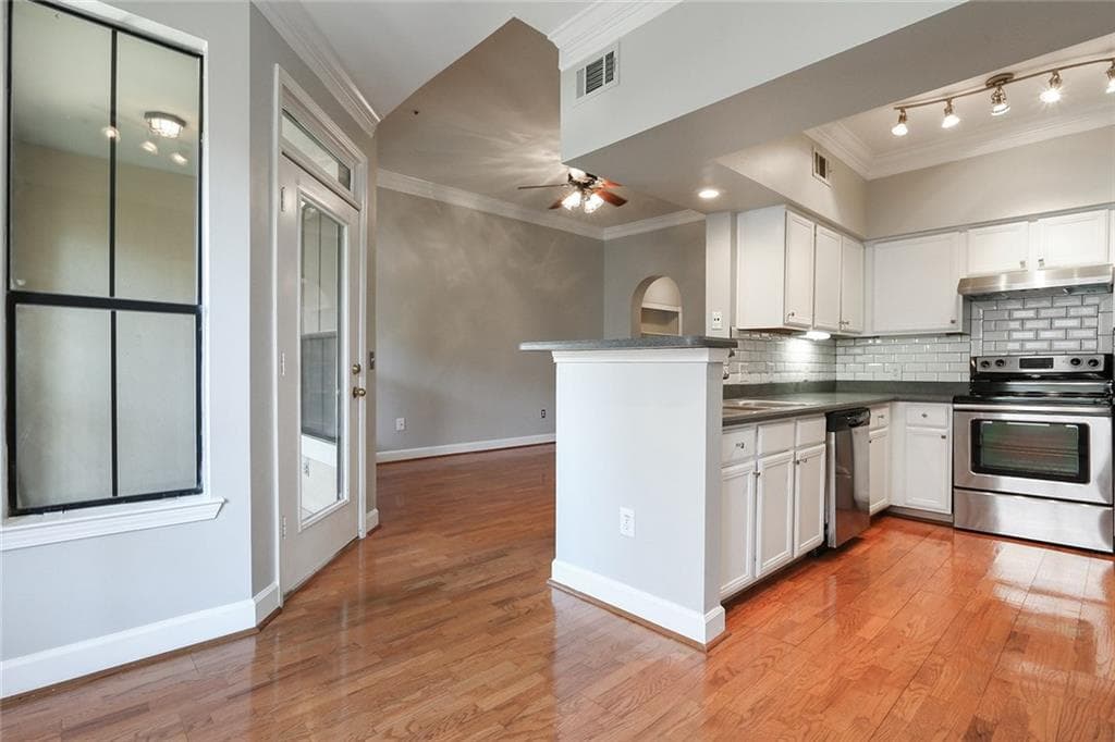 1 bedroom, 919 sq ft condominium sold at 3777 Peachtree Road 1535, Atlanta, GA 30319