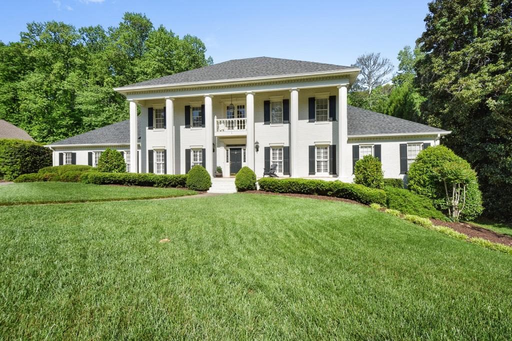 5 bedroom, 3,923 sq ft single family residence sold at 12120 Brookfield Club Drive, Roswell, GA 30075