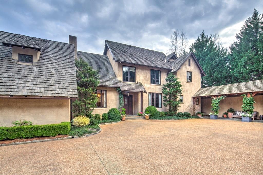 6 bedroom single family residence sold at 5525 Long Island Drive, Atlanta, GA 30327