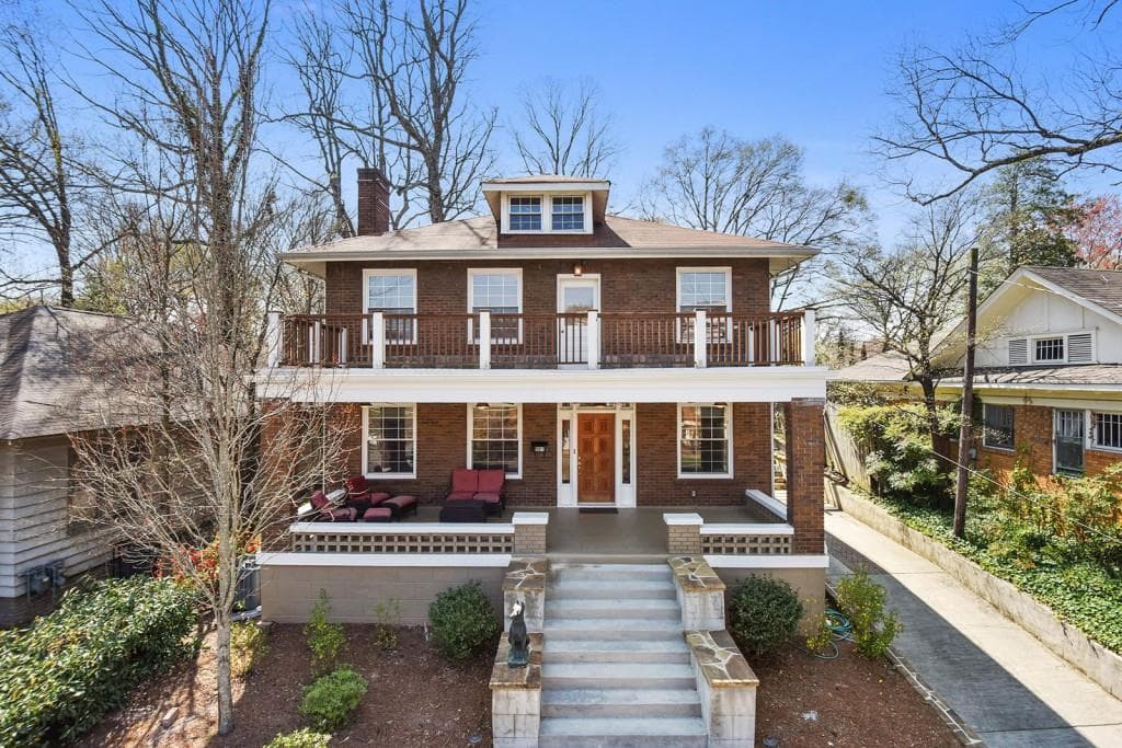 6 bedroom, 2,930 sq ft single family residence sold at 981 North Avenue, Atlanta, GA 30306