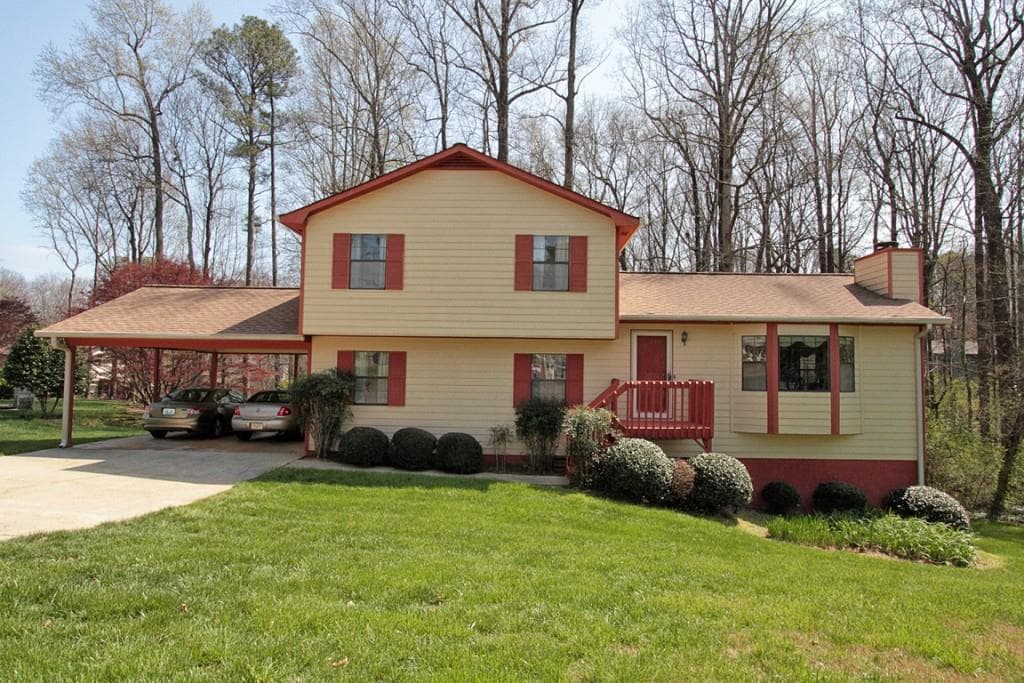 4 bedroom, 2,542 sq ft single family residence sold at 1038 Falconcrest Drive, Lawrenceville, GA 30043