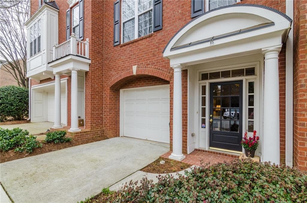 3 bedroom, 2,100 sq ft townhouse sold at 3803 Waters Edge Trail, Roswell, GA 30075