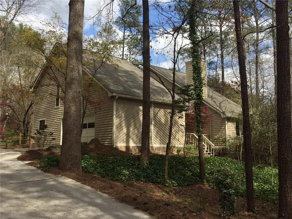 4 bedroom, 4,569 sq ft single family residence sold at 3400 Rivendell Court, Roswell, GA 30075