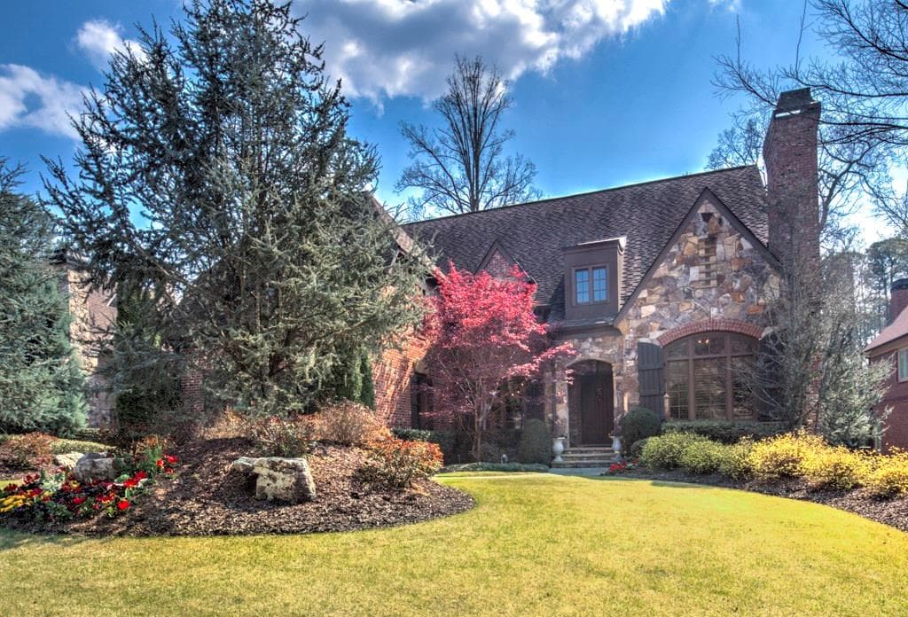 6 bedroom, 9,651 sq ft single family residence sold at 831 Camden Park Court, Atlanta, GA 30342