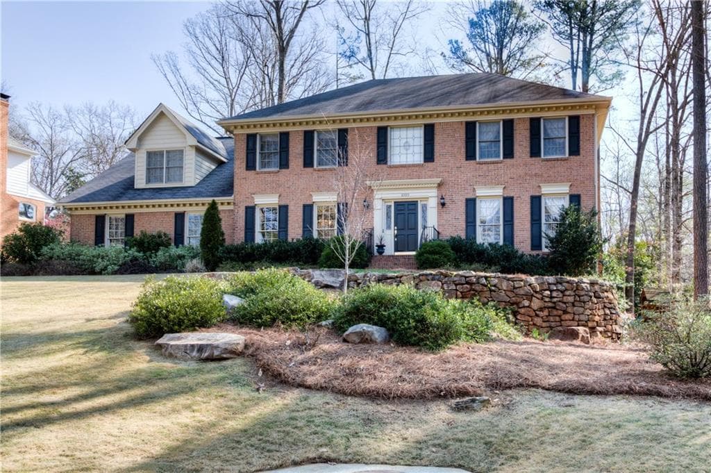 5 bedroom, 3,017 sq ft single family residence sold at 8595 Woodledge Lane, Roswell, GA 30076