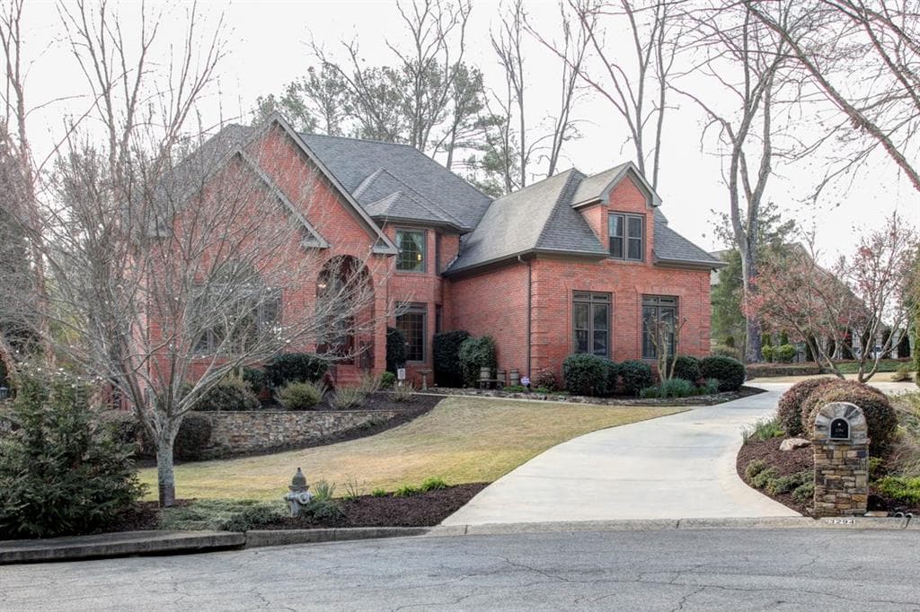 6 bedroom, 6,794 sq ft single family residence sold at 3294 Ashburton Chase, Roswell, GA 30075
