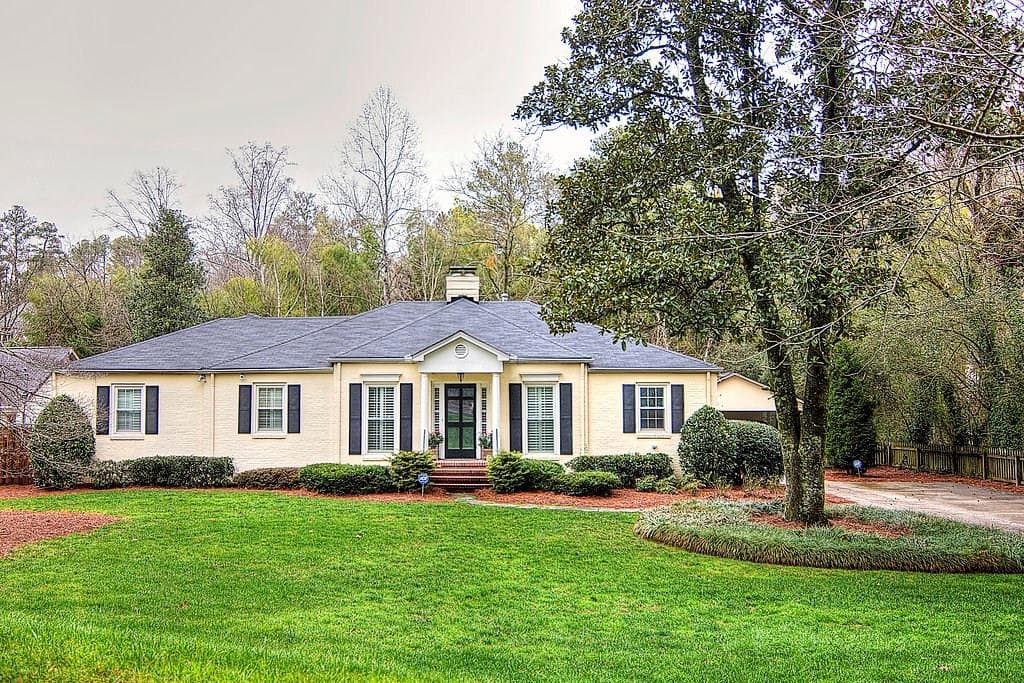 4 bedroom, 2,500 sq ft single family residence sold at 520 Mountain Way, Atlanta, GA 30342