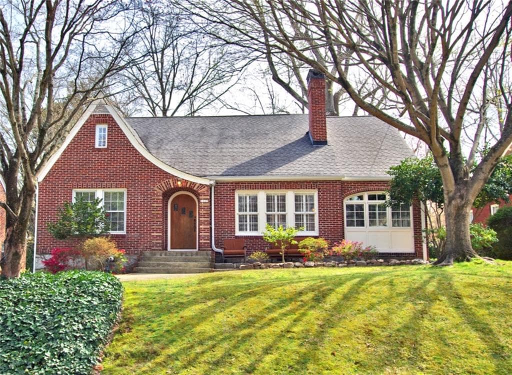 3 bedroom, 2,378 sq ft single family residence sold at 1127 Stillwood Drive, Atlanta, GA 30306
