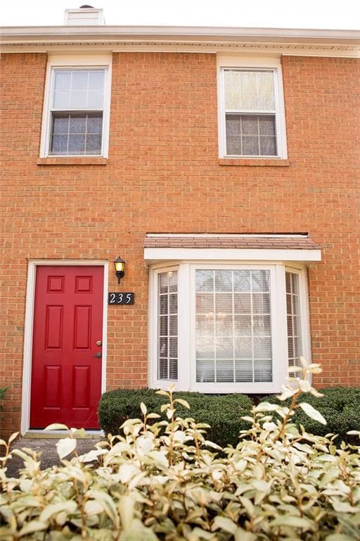 2 bedroom, 1,240 sq ft townhouse sold at 235 Chads Ford Way, Roswell, GA 30076