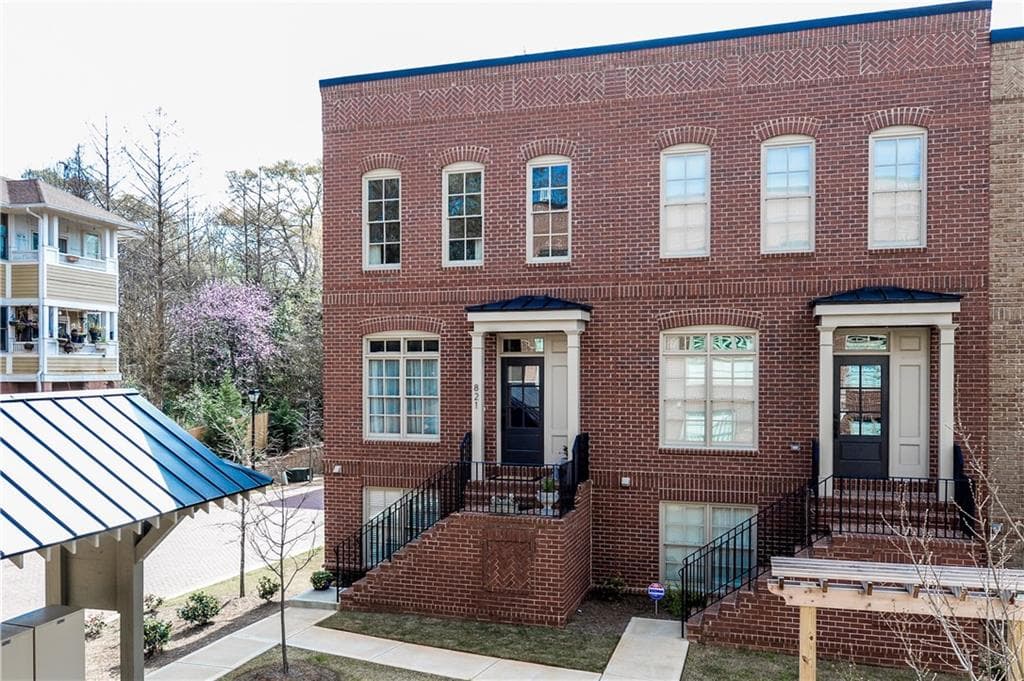 3 bedroom, 2,400 sq ft townhouse sold at 821 Virginia Park Circle, Atlanta, GA 30306