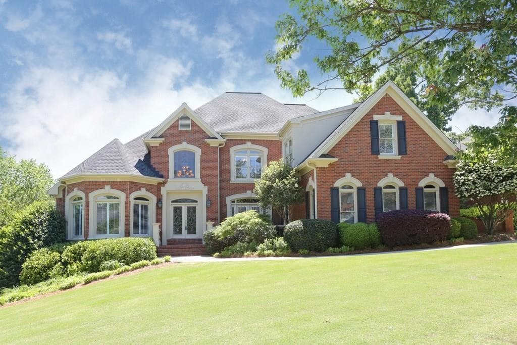 5 bedroom, 5,761 sq ft single family residence sold at 300 Falls Point Trail, Alpharetta, GA 30022