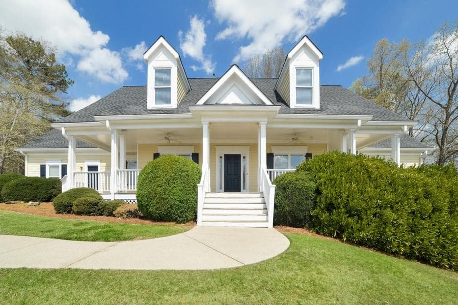 5 bedroom, 4,458 sq ft single family residence sold at 5026 Hickory Hills Drive, Woodstock, GA 30188