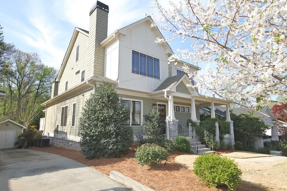 4 bedroom, 3,462 sq ft single family residence sold at 651 Yorkshire Road, Atlanta, GA 30306
