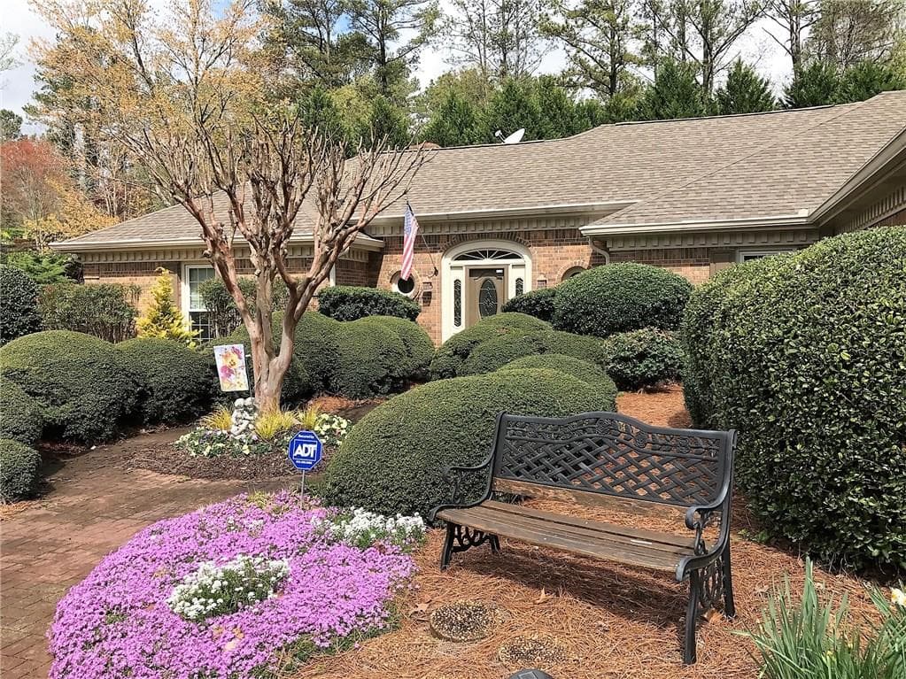 3 bedroom, 2,600 sq ft single family residence sold at 135 Brooks Glen, Roswell, GA 30075