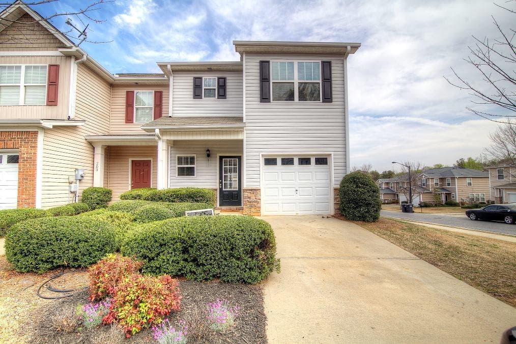 3 bedroom, 1,572 sq ft townhouse sold at 205 Ridge Mill Drive, Acworth, GA 30102