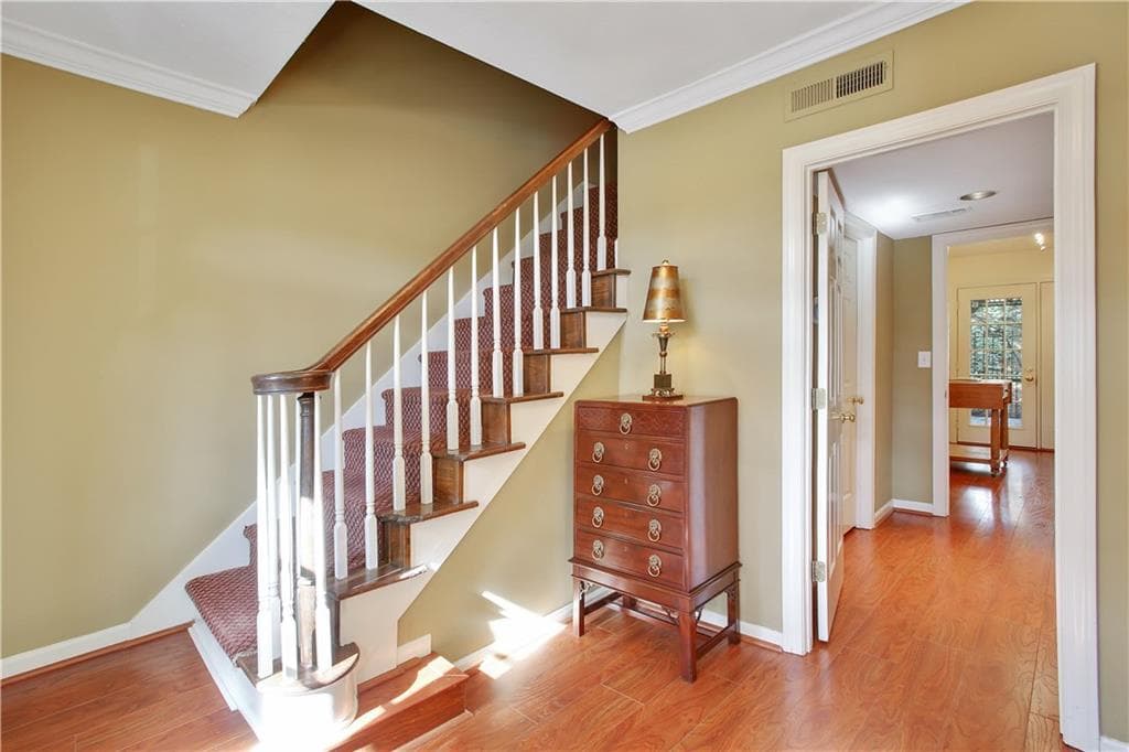 3 bedroom, 1,400 sq ft townhouse sold at 7 King James Place, Atlanta, GA 30342