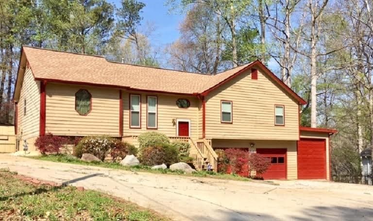 3 bedroom, 2,378 sq ft single family residence sold at 3150 Oak Leaf Court, Marietta, GA 30064