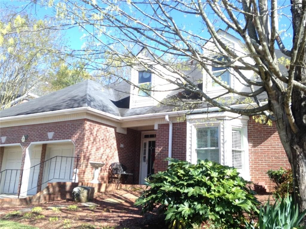 4 bedroom, 2,218 sq ft single family residence sold at 6260 Forest Hills Drive, Peachtree Corners, GA 30092
