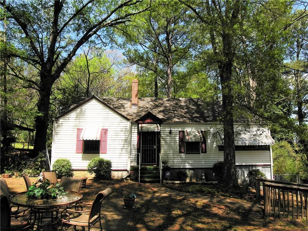 2 bedroom, 966 sq ft single family residence sold at 1895 Maywood Place, Atlanta, GA 30318