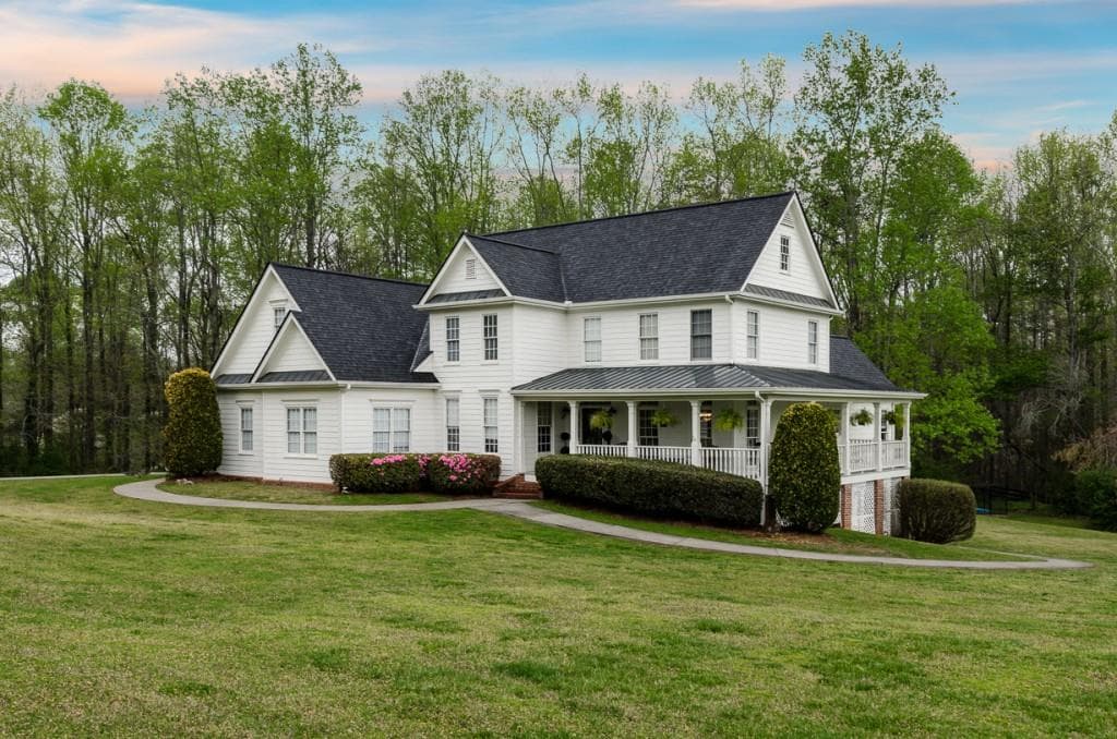 5 bedroom, 4,914 sq ft single family residence sold at 101 Red Gate Lakes Drive, Canton, GA 30115