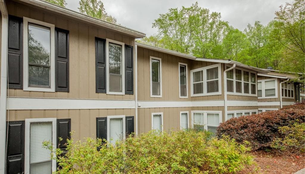 2 bedroom, 1,051 sq ft condominium sold at 5147 Roswell Road 7, Atlanta, GA 30342
