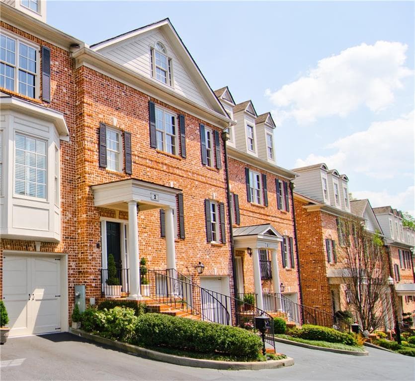 5 bedroom, 4,400 sq ft townhouse sold at 3707 Peachtree Road 2, Atlanta, GA 30319