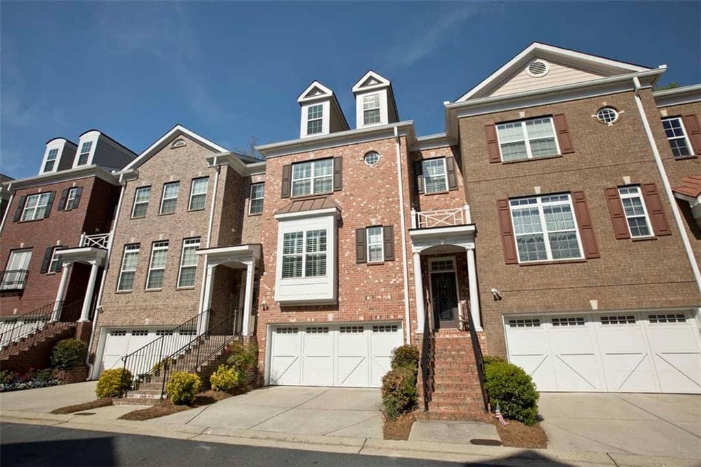 4 bedroom, 2,800 sq ft townhouse sold at 12801 Doe Drive, Alpharetta, GA 30004